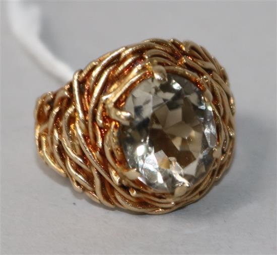 A textured 9ct gold and quartz dress ring, size M.